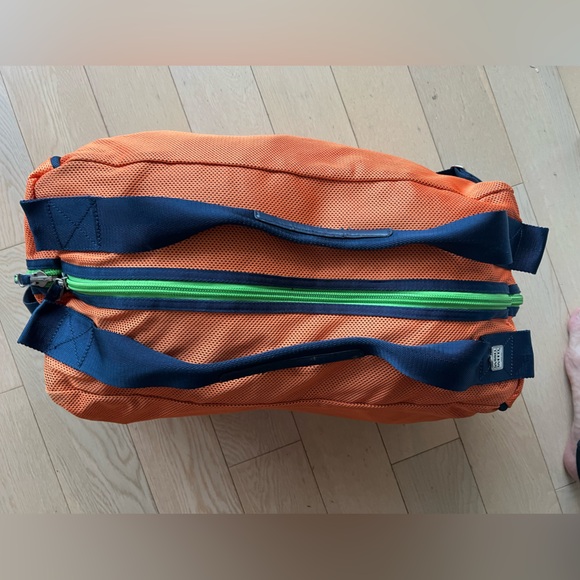 Fun transforming gym bag/ weekend bag/ duffle bag with inside removable poches - Picture 4 of 14